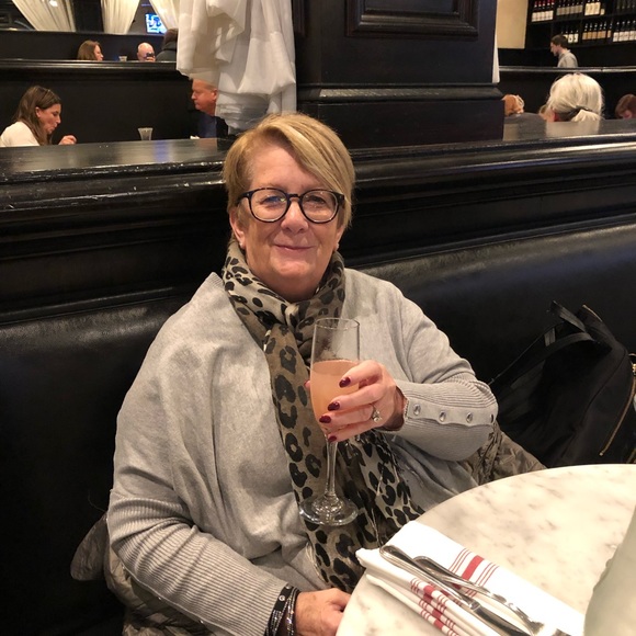 Meet your Posher, Debbi - Picture 3 of 3